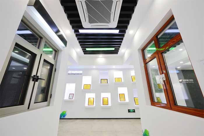 1740629049706623.jpg 廣東中亞鋁業(yè)榮譽墻-1.jpg